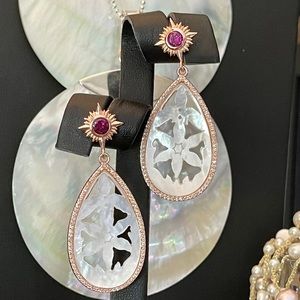 Dallas Prince Rose Gold plated carved MOP & Garnet